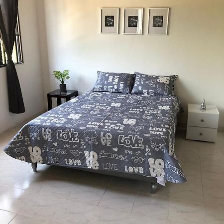 Habitaciones Independientes Cerca Al Aeropuerto 1 Cartagena Exteriör bild